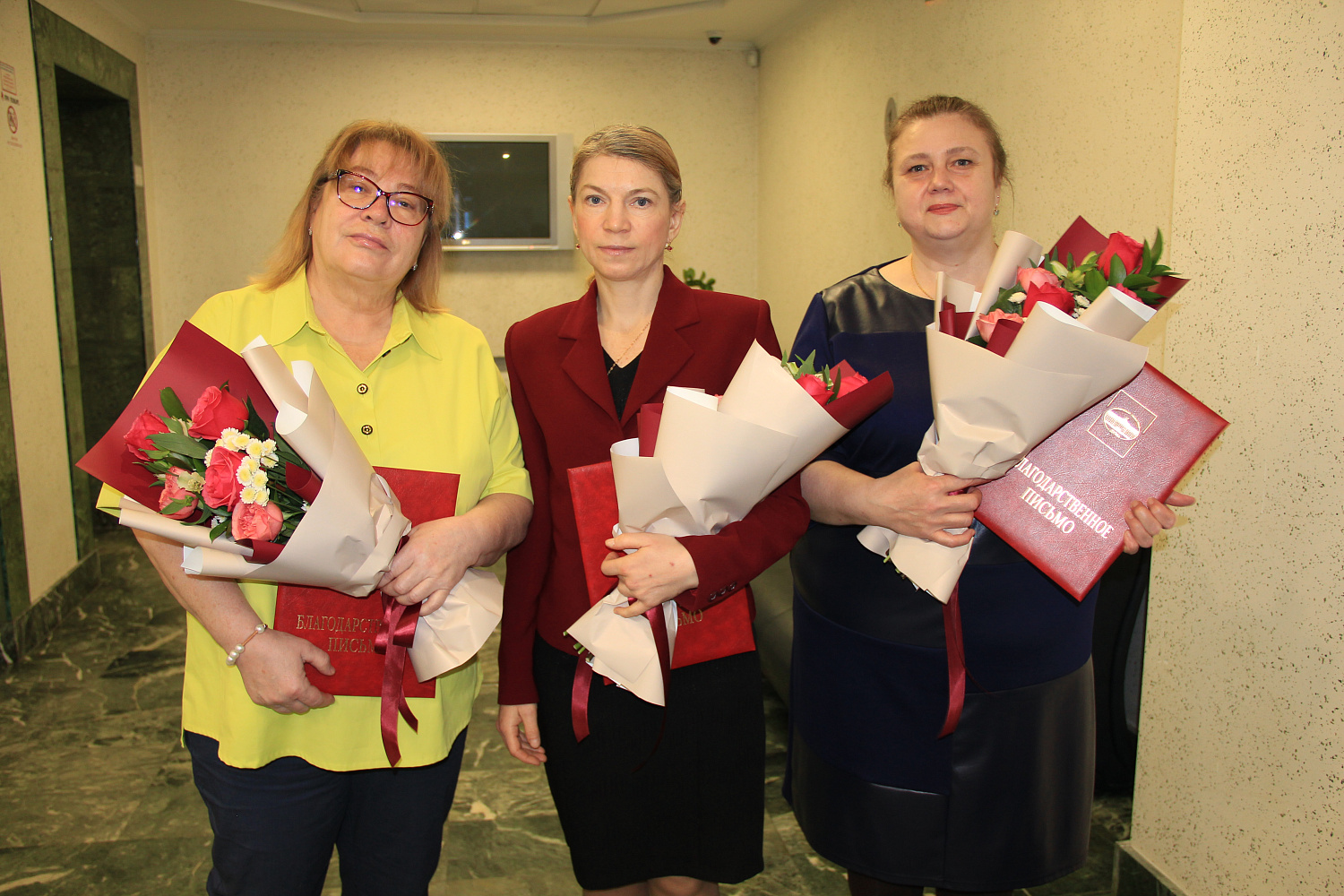 Благодарственными письмами Тюменской областной Думы отмечен труд специалистов Сургутской окружной клинической больницы