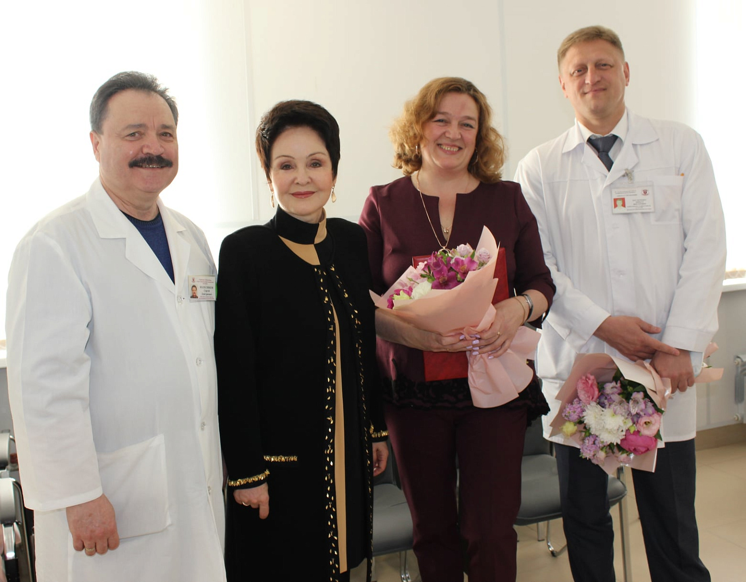 В канун дня медицинского работника Галина Александровна Резяпова вручила награды Тюменской областной Думы