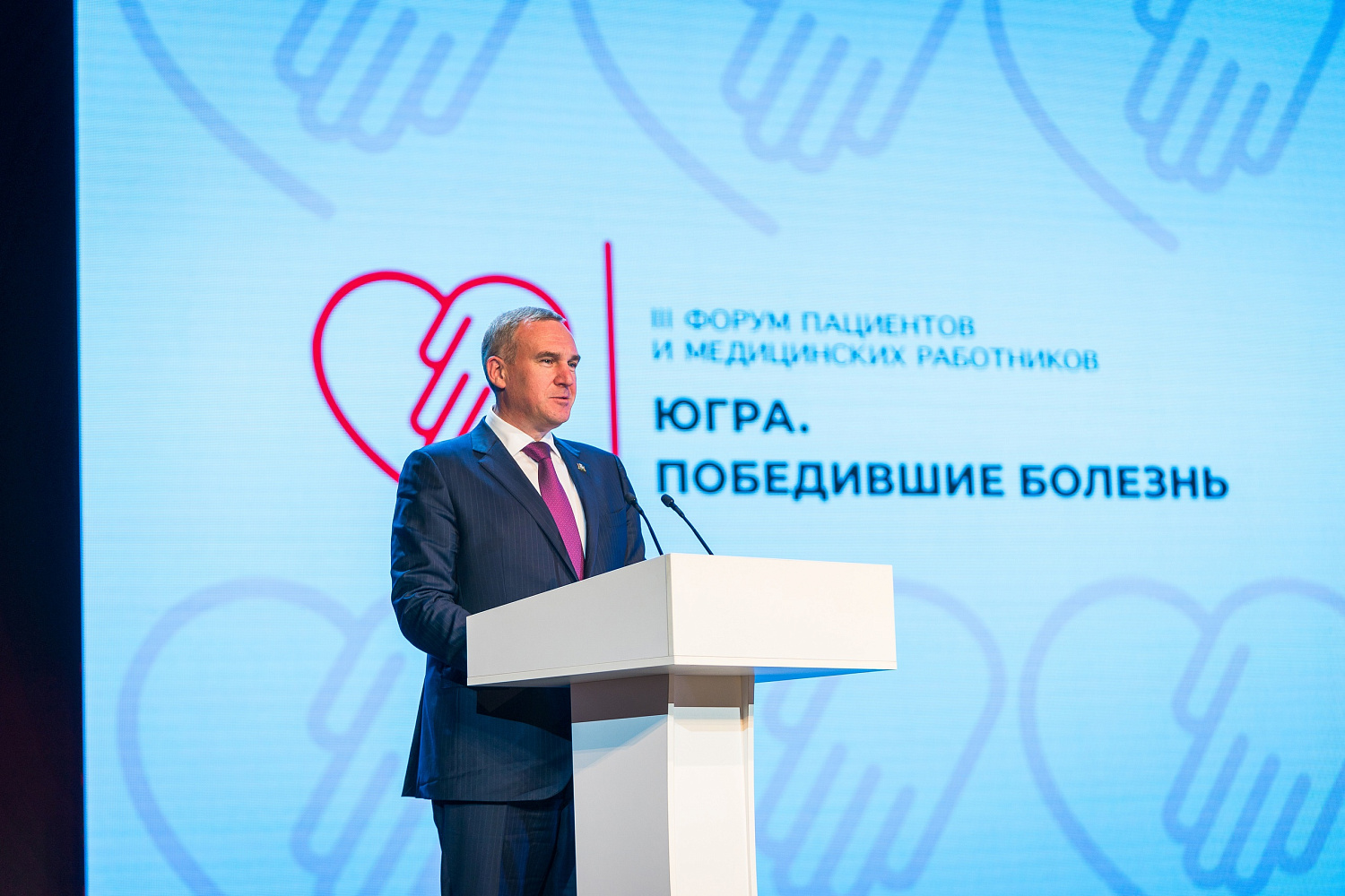 Почетной грамотой Губернатора Югры за эффективную и добросовестную работу награждена Гулсайра Есеналиева, медицинская сестра гинекологического отделения Сургутской окружной клинической больницы.